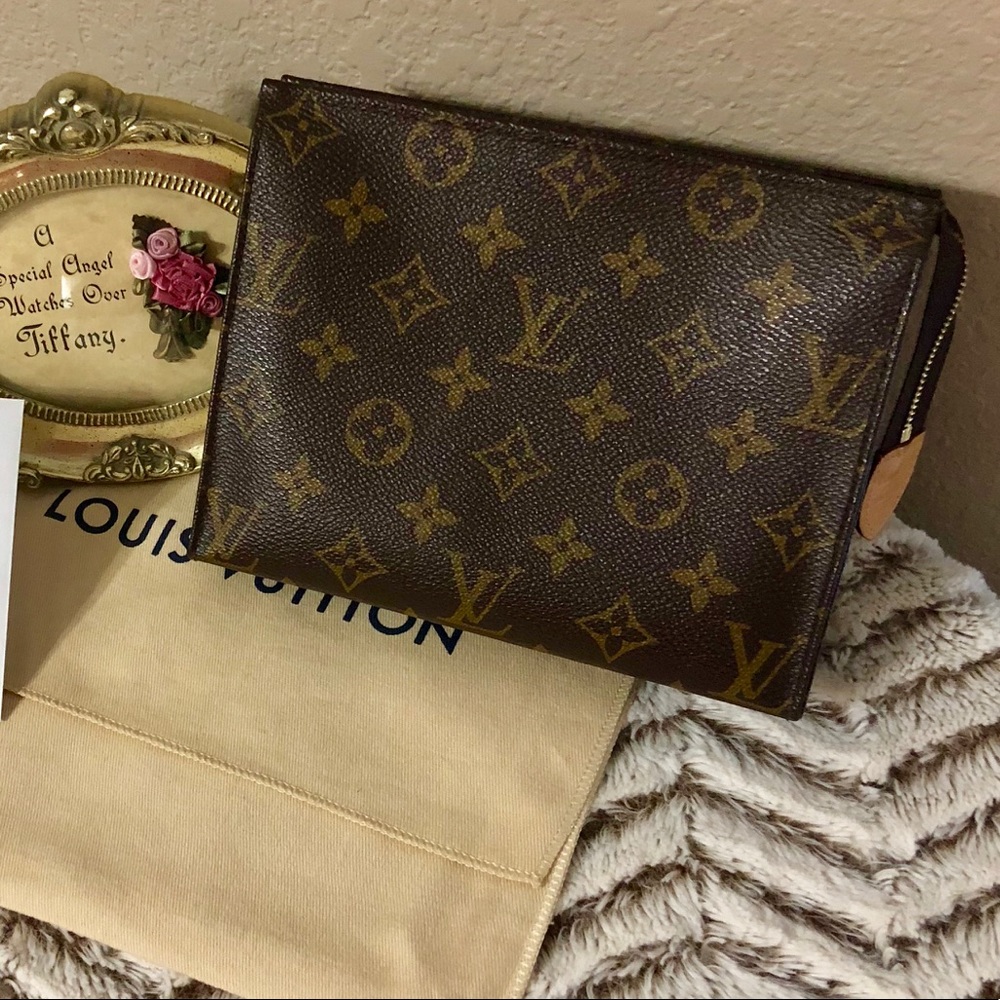 🔥SOLD🔥 Louis Vuitton Toiletry 19 🔥Excellent🔥